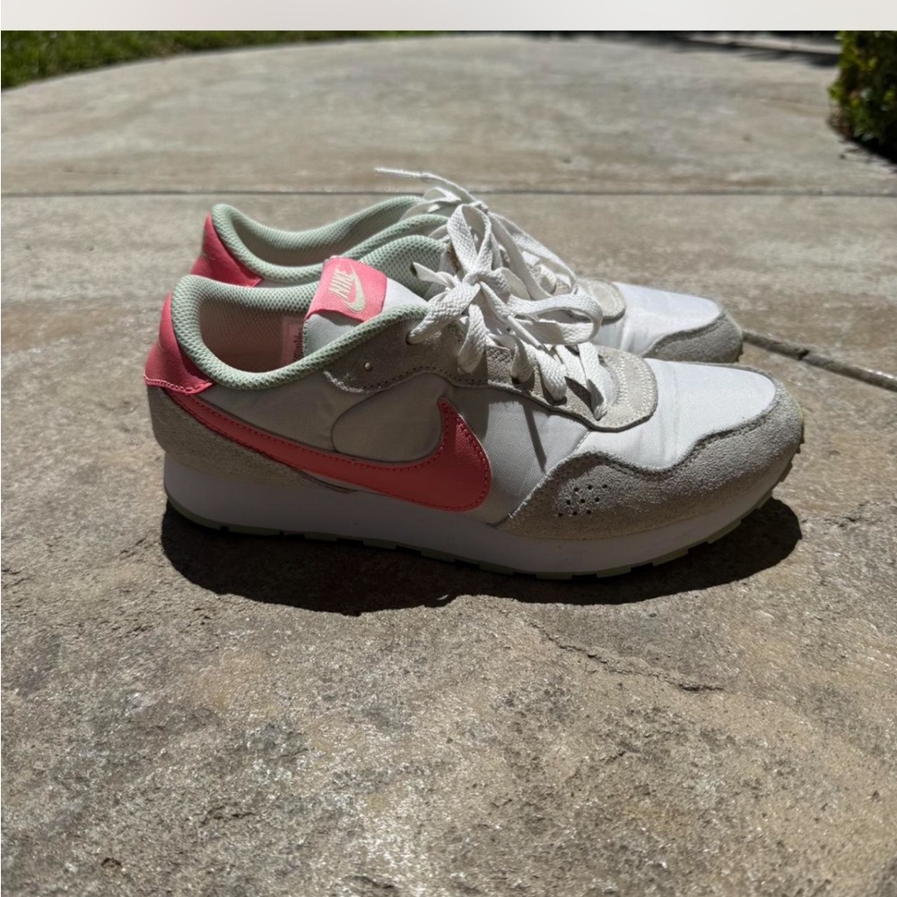 Nike Women's White and Pink Sneakers